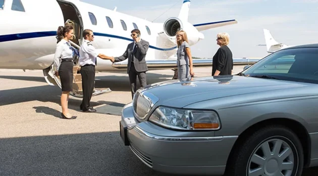 Can airport auto services accommodate large groups or families?
